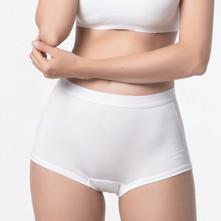 Elegante Damenkurze Boxershorts in Elfenbein, aus MicroModal, mit flachen Nähten.