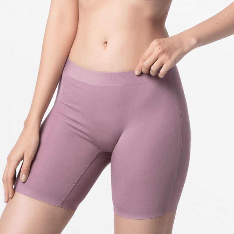 Nahtlose MicroModal Damenslips in Aubergine.