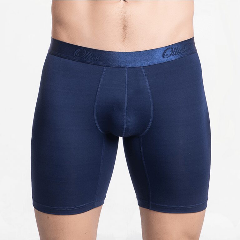 Lange Boxershorts für Herren in mittelalterblau, aus MicroModal von Tencel gefertigt.