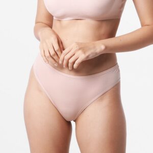 Weiche buff-beige String von Ollies Fashion mit flachen Nähten, hergestellt aus ökologischer Tencel Micro Modal.