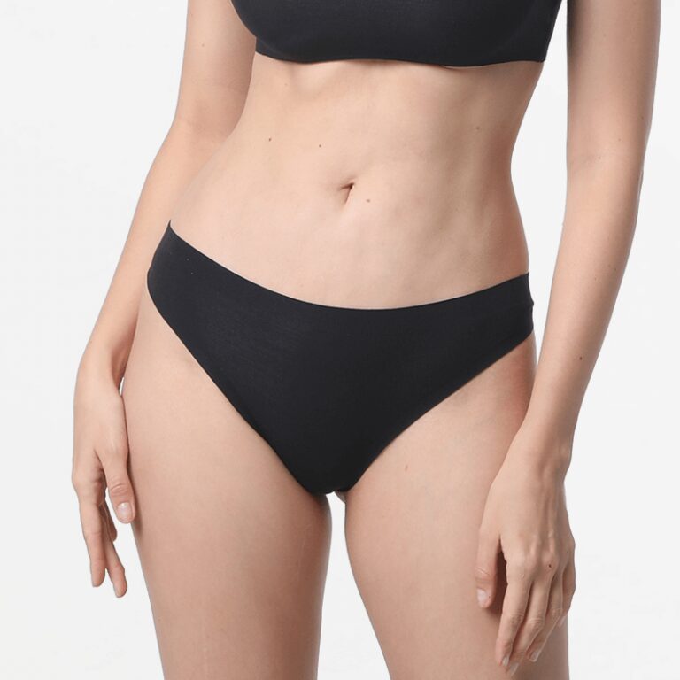 Nahtloser Damenstring in Schwarz aus Tencel Micro Modal, Vanta von Ollies Fashion.